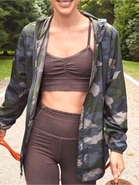 OFFLINE by Aerie Camo Lightweight Hooded Windbreaker Jacket Small Drawstring Hem